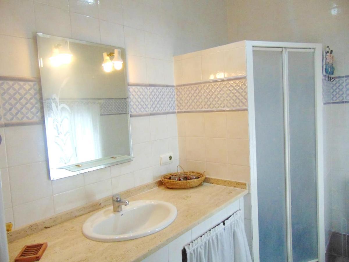 4 Bedrooms House With Enclosed Garden And Wifi At Sanlucar La Mayor Сasa de vacaciones *